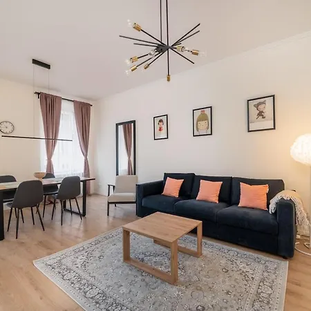 Sunny 2 Bedroom City Center Apartment - By Innorental Ryga