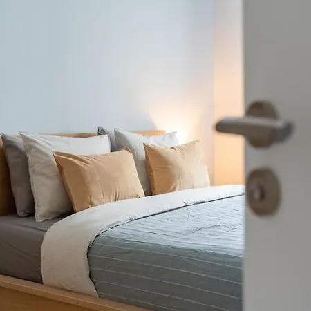 Sunny 2 Bedroom City Center Apartment - By Innorental *