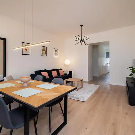 Apartament Sunny 2 Bedroom City Center Apartment - By Innorental *