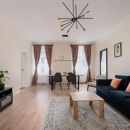Sunny 2 Bedroom City Center Apartment - By Innorental Ryga