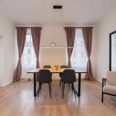 Sunny 2 Bedroom City Center Apartment - By Innorental Apartament *