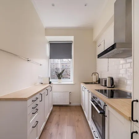 Apartament Sunny 2 Bedroom City Center Apartment - By Innorental