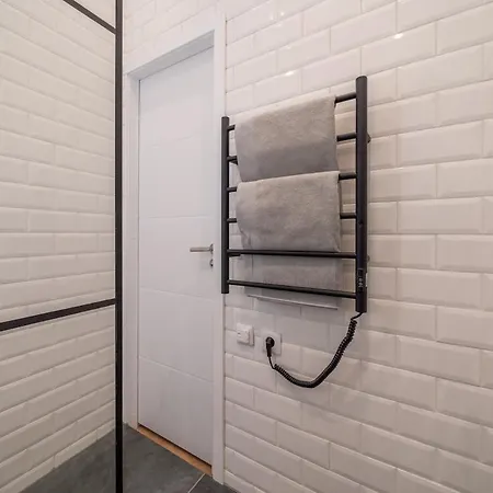 Sunny 2 Bedroom City Center Apartment - By Innorental *