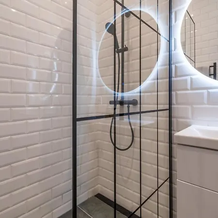 Sunny 2 Bedroom City Center Apartment - By Innorental