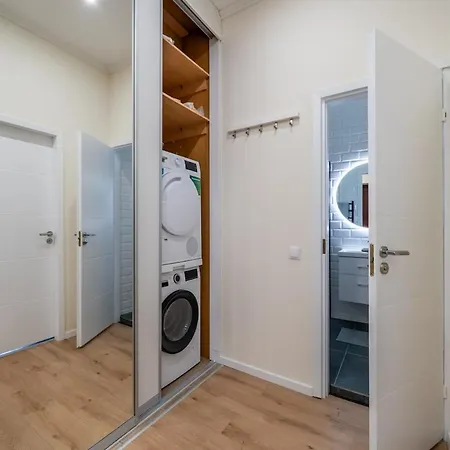 Sunny 2 Bedroom City Center Apartment - By Innorental