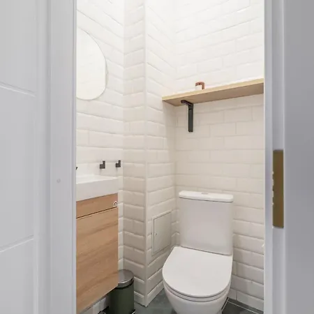Sunny 2 Bedroom City Center Apartment - By Innorental *