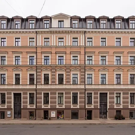 Sunny 2 Bedroom City Center Apartment - By Innorental