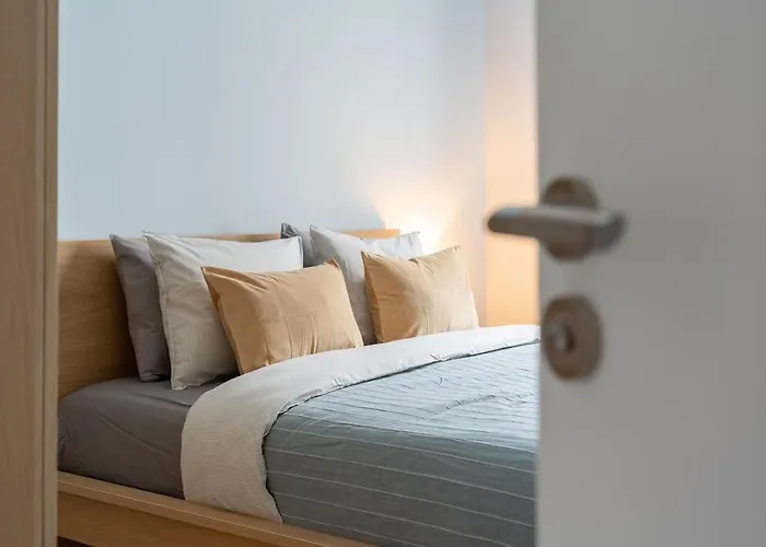 2 Bedrooms - Location - By Innorental *