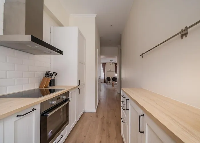 2 Bedrooms - Location - By Innorental *