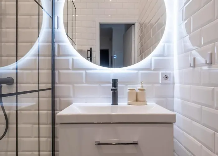 2 Bedrooms - Location - By Innorental