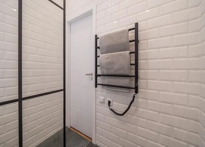 2 Bedrooms - Location - By Innorental *