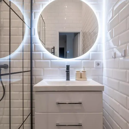 2 Bedrooms - Location - By Innorental