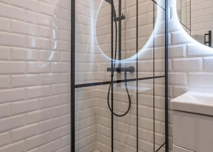 2 Bedrooms - Location - By Innorental